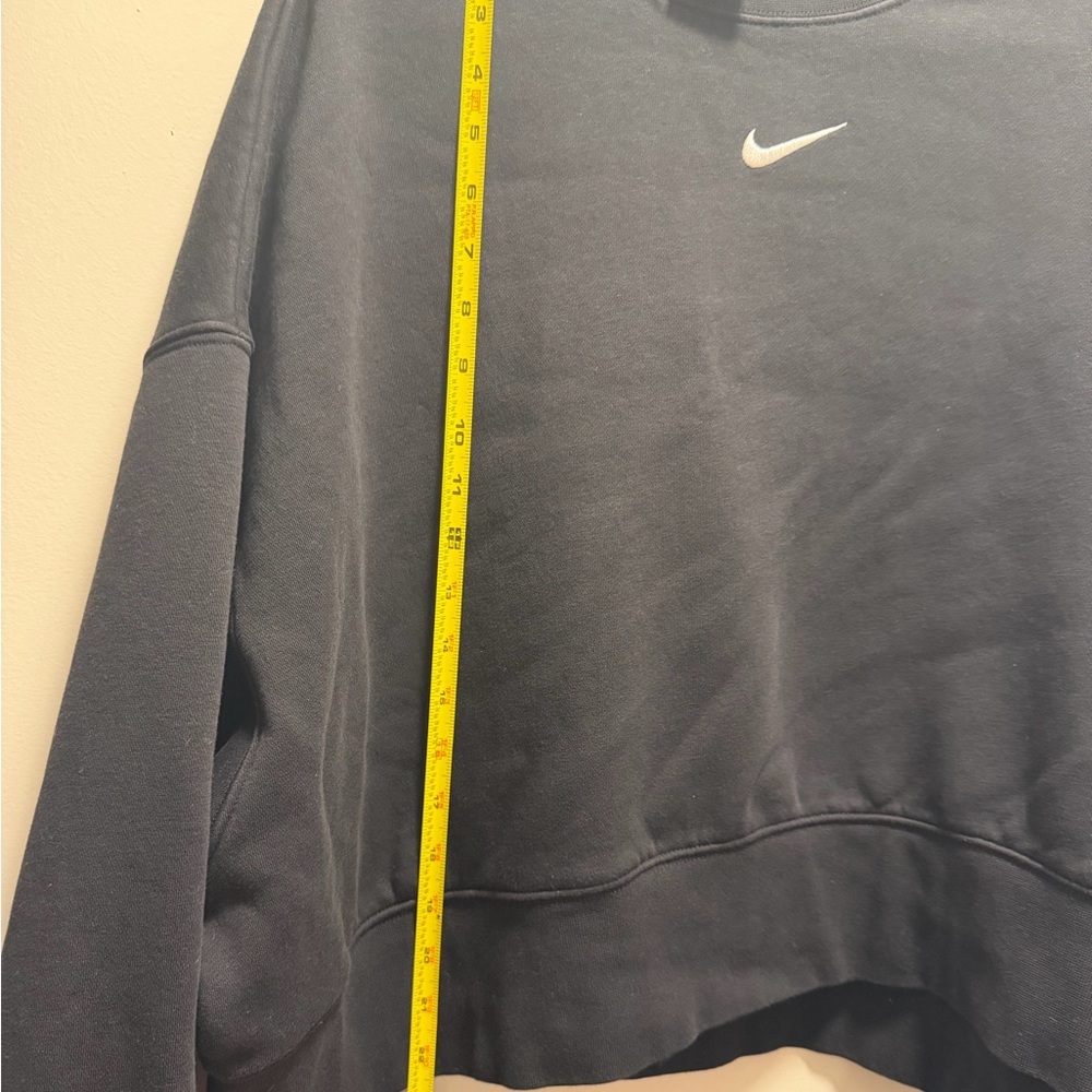 Nike Oversized Cropped Sweatshirt Women's Medium Crewneck Pullover Streetwear - Picture 13 of 15